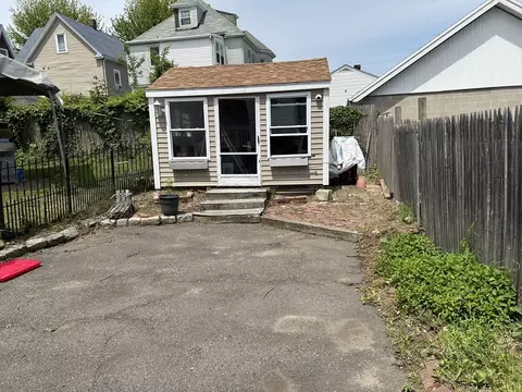 24 Woodward St, Everett, MA 02149 photo 4