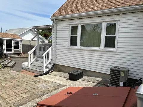 24 Woodward St, Everett, MA 02149 photo 3