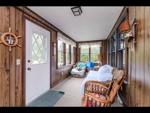 17 Elizabeth St, East Longmeadow, MA 01028