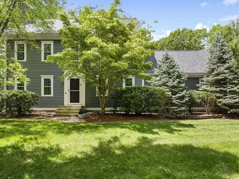 2 Edgewood Dr, Pepperell, MA 01463