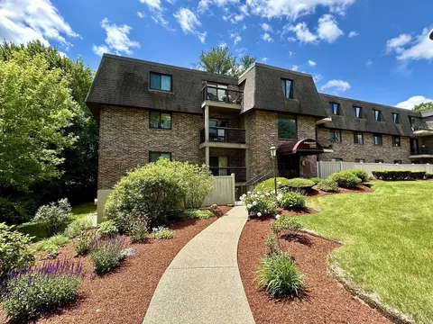 59 School St #A14, Northborough, MA 01532