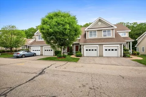 64 Lincoln Ln #64, Grafton, MA 01536