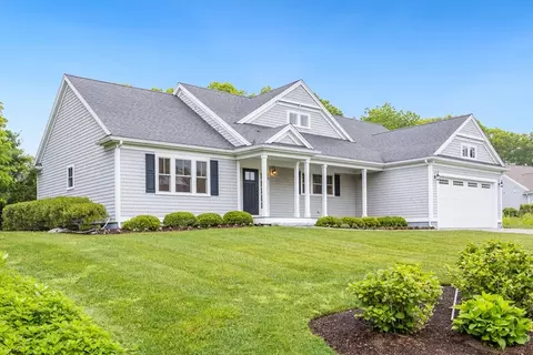 15 Hydrangea Cir, Teaticket, MA 02536