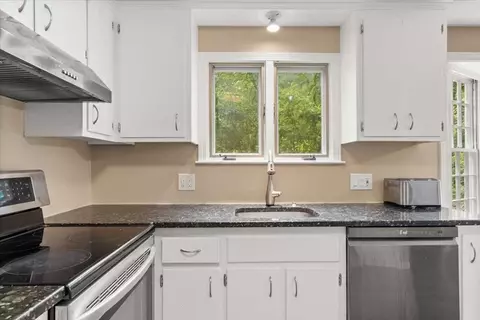 110 Northbridge Rd, Mendon, MA 01756 photo 6