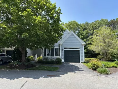 10 Mayfair Ct #10, Mashpee, MA 02649