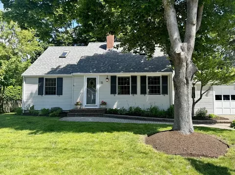 11 Bruce Ln, Wenham, MA 01984