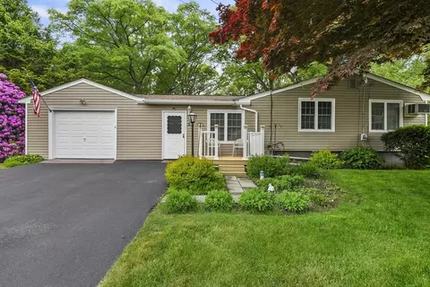 33 Newton St, Westport, MA 02790