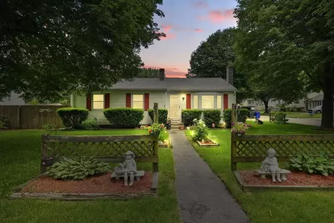15 Entrybrook Dr, Springfield, MA 01108