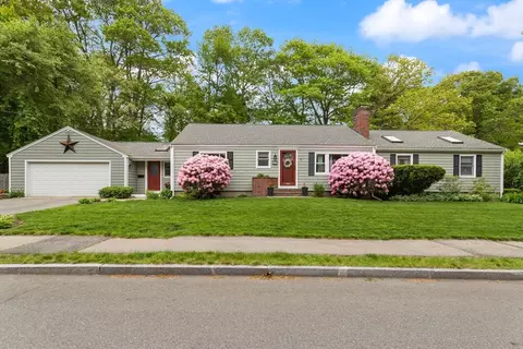 29 Day Ave, Hamilton, MA 01982