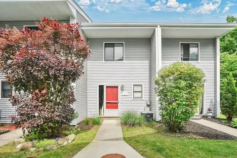 555 Russell Rd #F39, Westfield, MA 01085