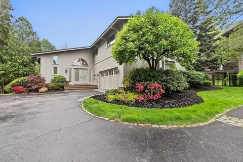 25 Laurus Ln, Newton, MA 02459