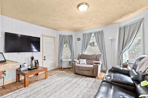 93 Warren St, Fall River, MA 02721 photo 2