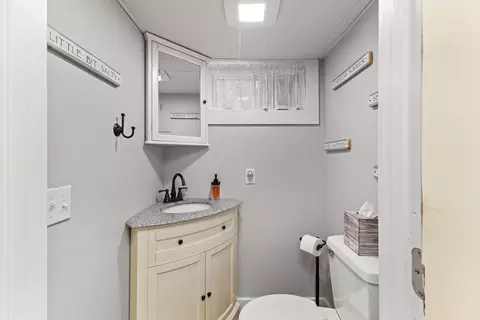 8 Stackpole Cir, Bourne, MA 02532 photo 24