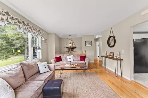 8 Stackpole Cir, Bourne, MA 02532 photo 14