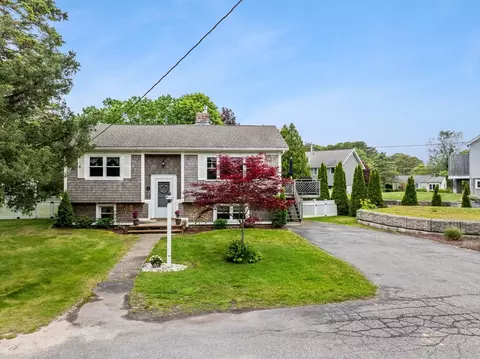 8 Stackpole Cir, Bourne, MA 02532