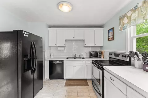 8 Stackpole Cir, Bourne, MA 02532 photo 4