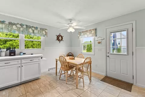 8 Stackpole Cir, Bourne, MA 02532 photo 5