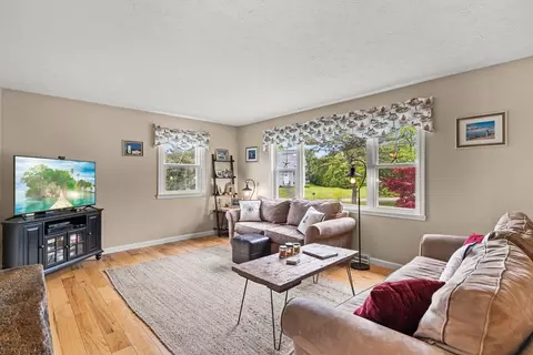 8 Stackpole Cir, Bourne, MA 02532 photo 11