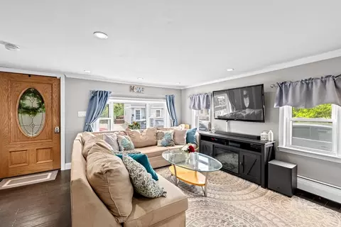 33 Cross St, Weymouth, MA 02189