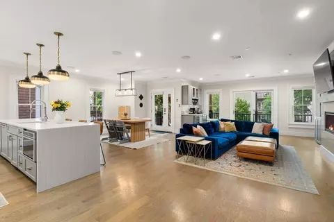 654 E 7th #3, Boston, MA 02127