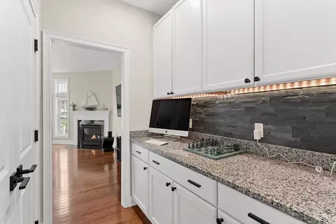 Entry Way - 5 Manor Dr #B, Hooksett, NH 03106 photo 3 of 4