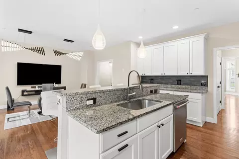 Kitchen - 5 Manor Dr #B, Hooksett, NH 03106 photo 4 of 6