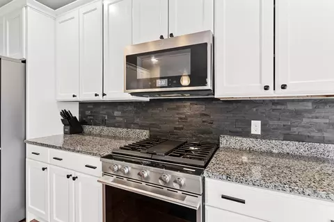 Kitchen - 5 Manor Dr #B, Hooksett, NH 03106 photo 6 of 6