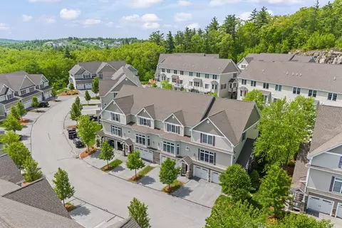 5 Manor Dr #B, Hooksett, NH 03106