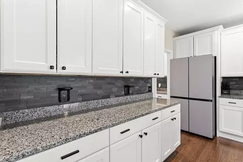 Kitchen - 5 Manor Dr #B, Hooksett, NH 03106 photo 5 of 6