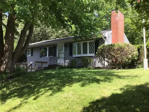 23 White Horse Rd, Plymouth, MA 02360