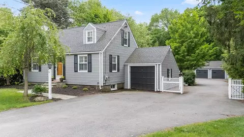 9 Oak St, Wayland, MA 01778
