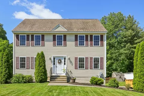 3 Trophy Ave, Townsend, MA 01469