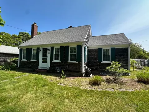 91 Division St, Harwich, MA 02671