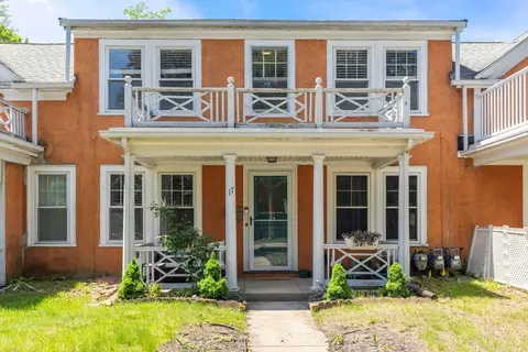 17 Maple St #17, Needham, MA 02492