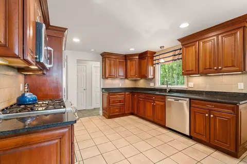 21 Rolling Ln, Dover, MA 02030 photo 4