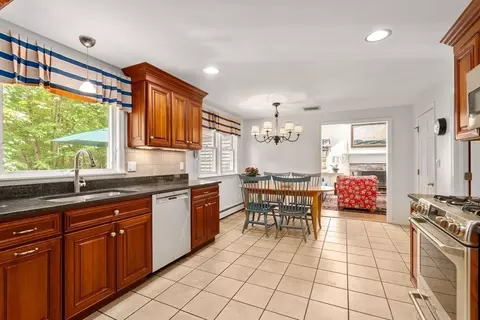 21 Rolling Ln, Dover, MA 02030 photo 8