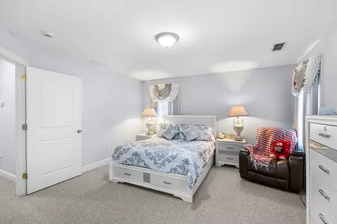 324 Central St, Springfield, MA 01105 photo 9