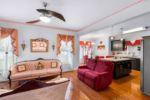 324 Central St, Springfield, MA 01105 photo 3