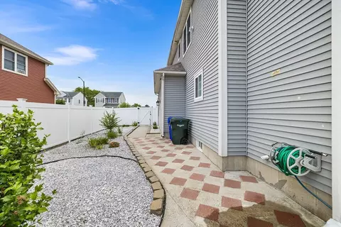 324 Central St, Springfield, MA 01105 photo 35