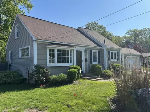 83 Memorial Dr, Feeding Hills, MA 01030