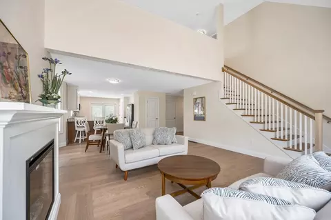 3 Louis Farm Rd #3, Dracut, MA 01826