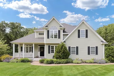 32 Lowe Meadow Ln, North Attleboro, MA 02760