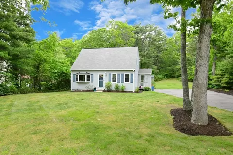 11 Winchester Ave, Bourne, MA 02532