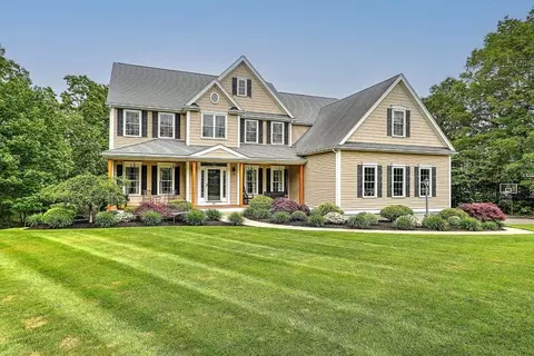 19 Mulberry Ln, Franklin, MA 02038