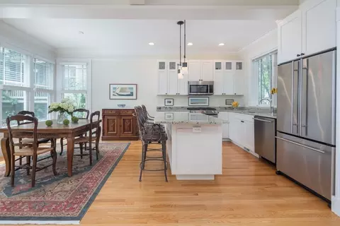 154 Chestnut St #154, Cambridge, MA 02139