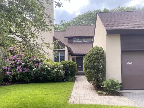 303 Goddard Ave #303, Brookline, MA 02445
