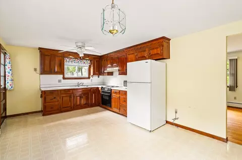 64 Strong St, Easthampton, MA 01027 photo 16