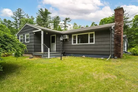 64 Strong St, Easthampton, MA 01027 photo 2