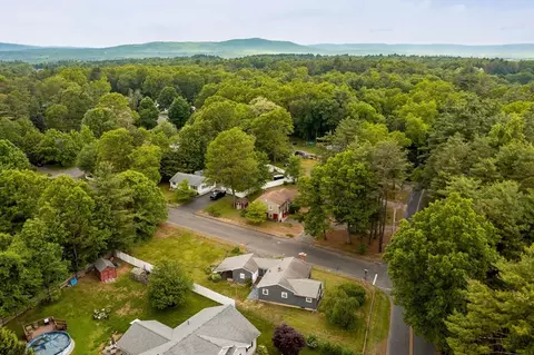 64 Strong St, Easthampton, MA 01027 photo 4