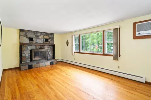 64 Strong St, Easthampton, MA 01027 photo 10